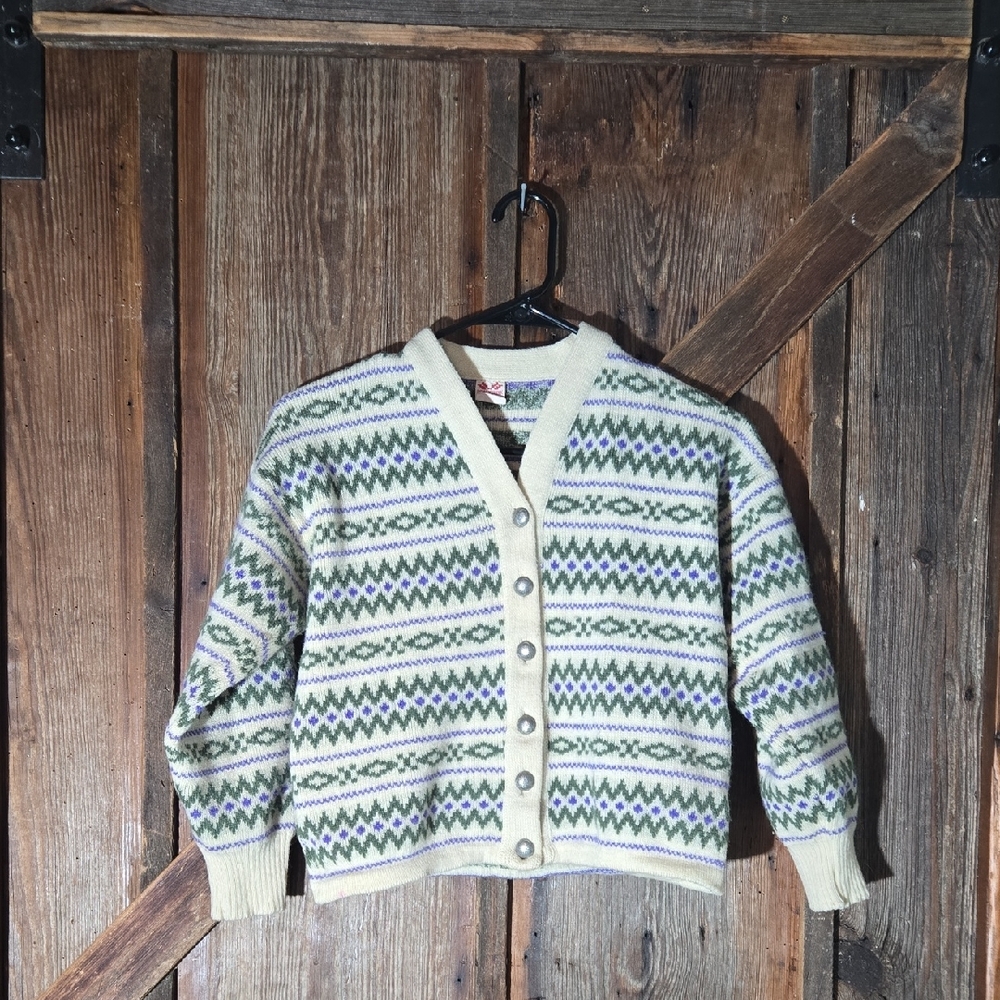 Vintage-Inspired Patterned Cardigan in Cream and Green
